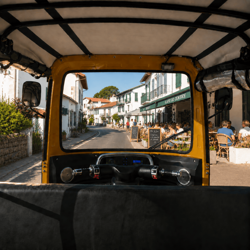 Poste de conduite du tuk-tuk électrique VAGO en circulation